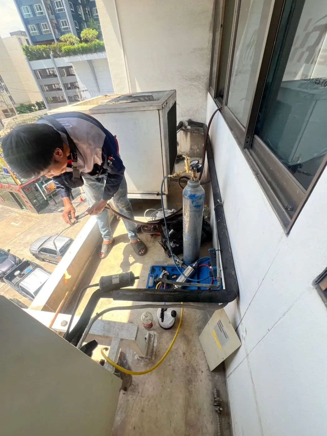 ซ่อมระบบแอร์ VRF error code รั่วน้ำยา โรงแรม สุขุมวิท